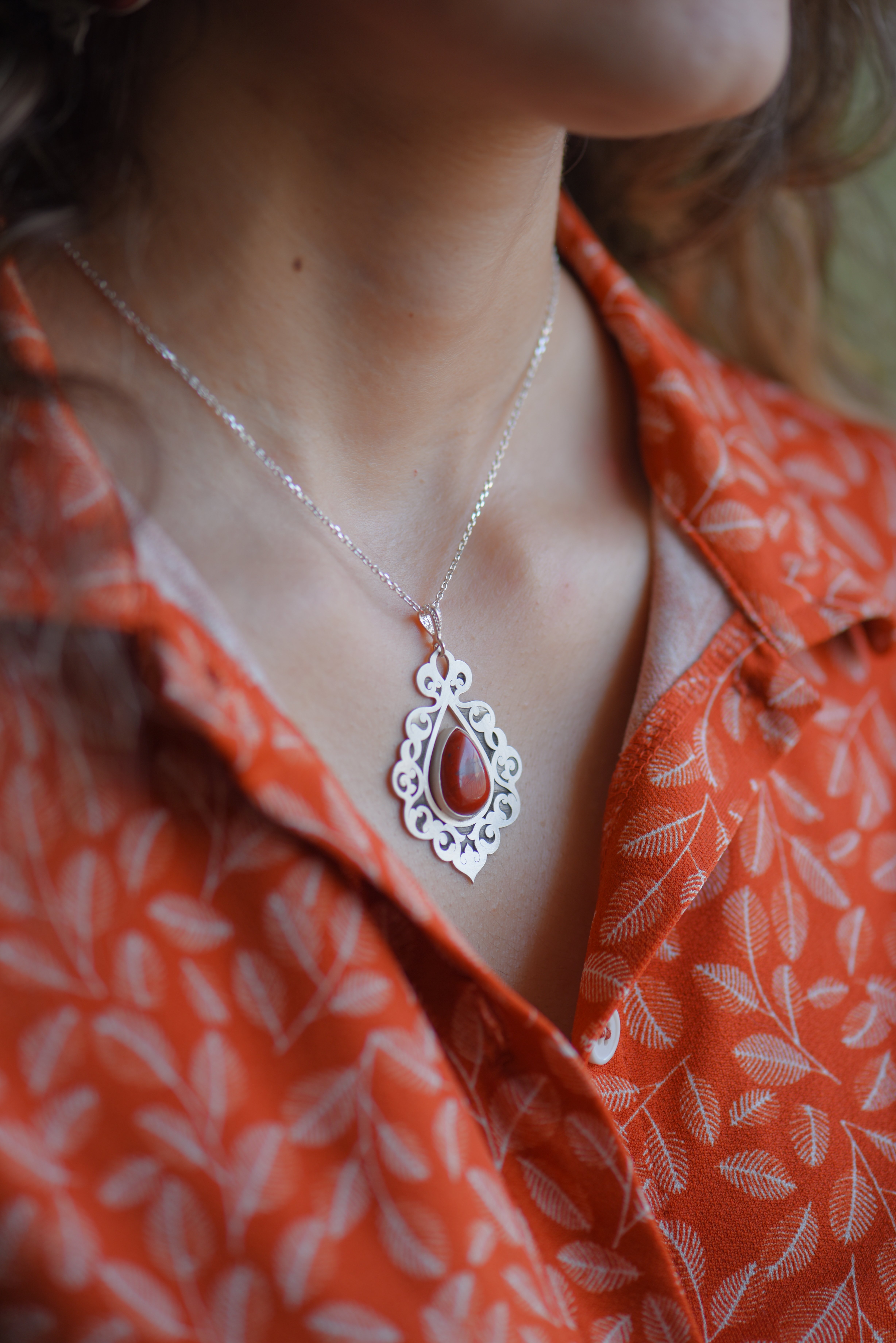 Persian motif jewelry with exclusive patterns in silver and stones